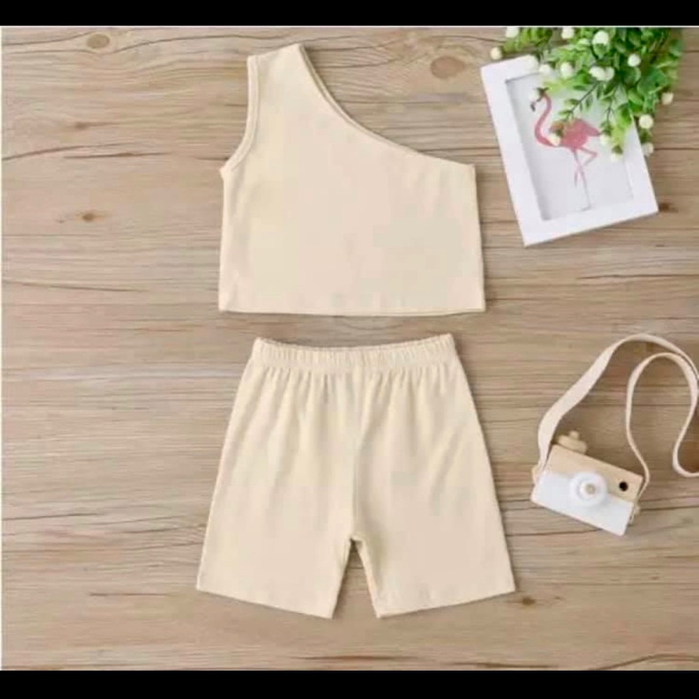 Follow @brooks closet on FB